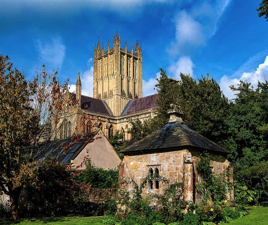 Wells Cathedral (3) The Well House in front of Wells Cathedral