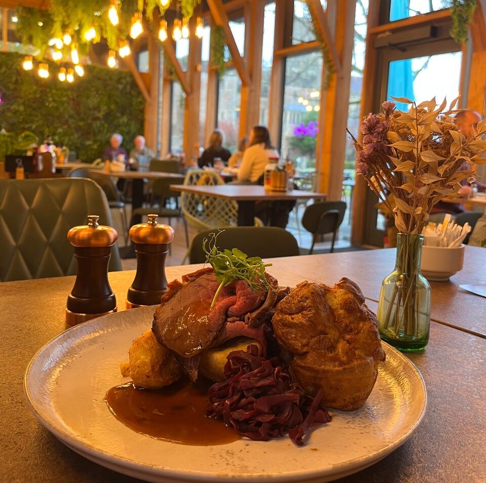 Sunday Roast at The Bishop’s Table (Nov 2024) web An image of a Sunday Lunch in the award-winning Bishop's Table