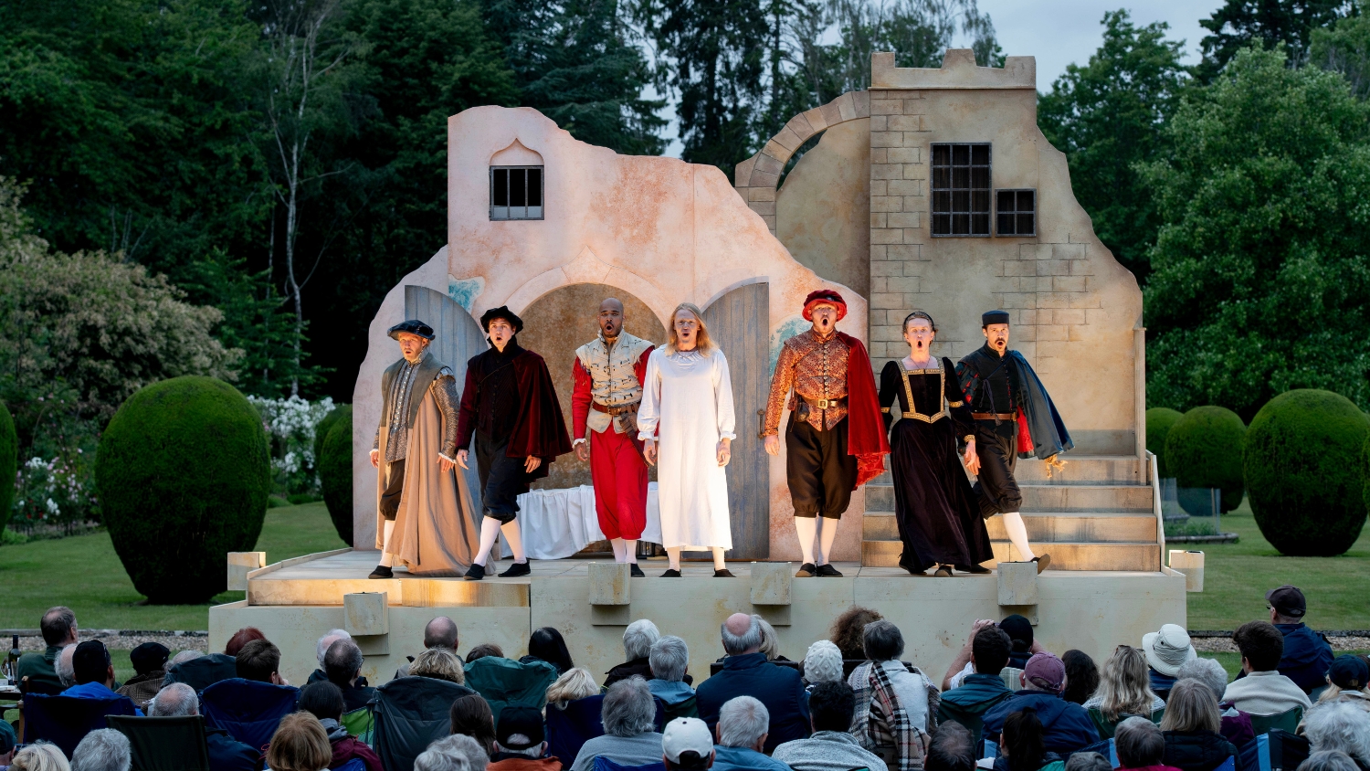 Othello at The Bishop's Palace in Wells, Somerset. Performed by The Lord Chamberlain's Men.